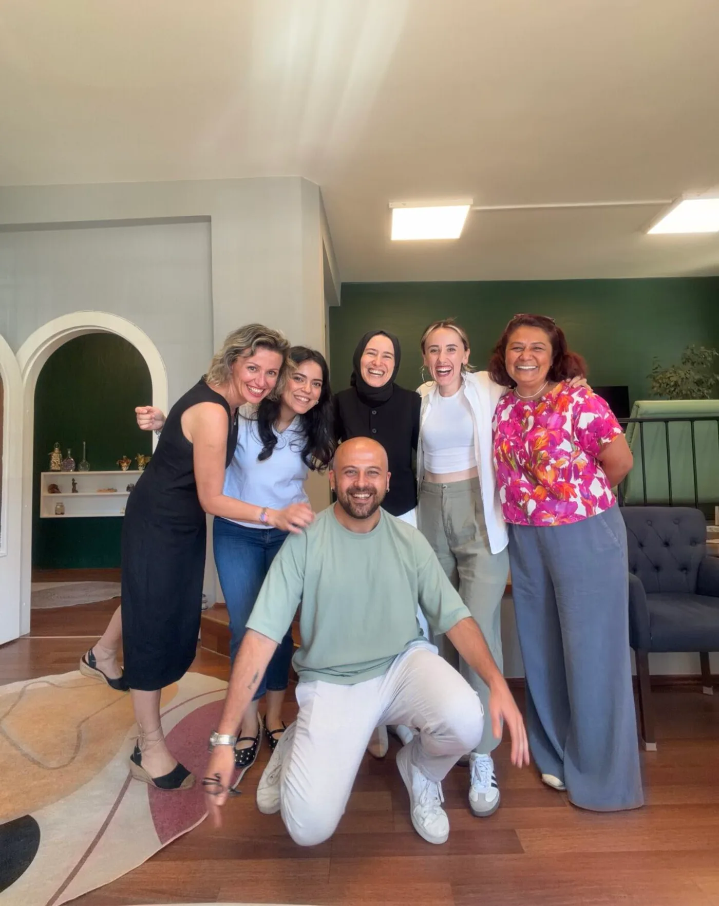 Laikades ekibi danışmanlık merkezinde bir arada